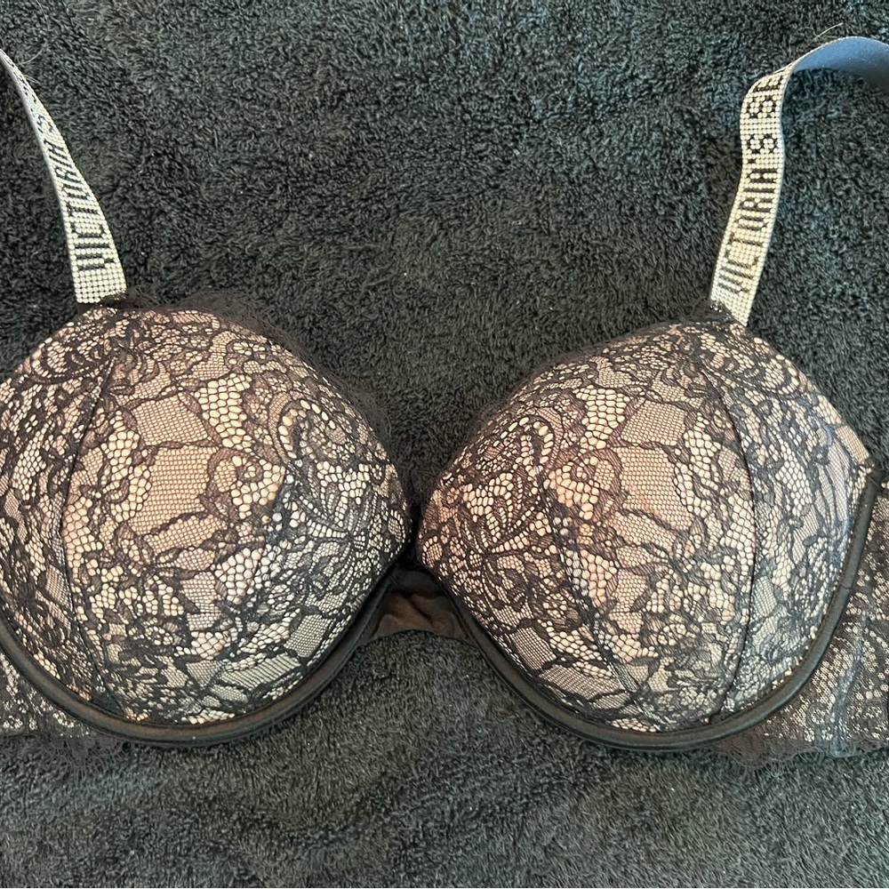 Victoria's Secret Very Sexy Push up braBlack Lace Bra with Full Coverage